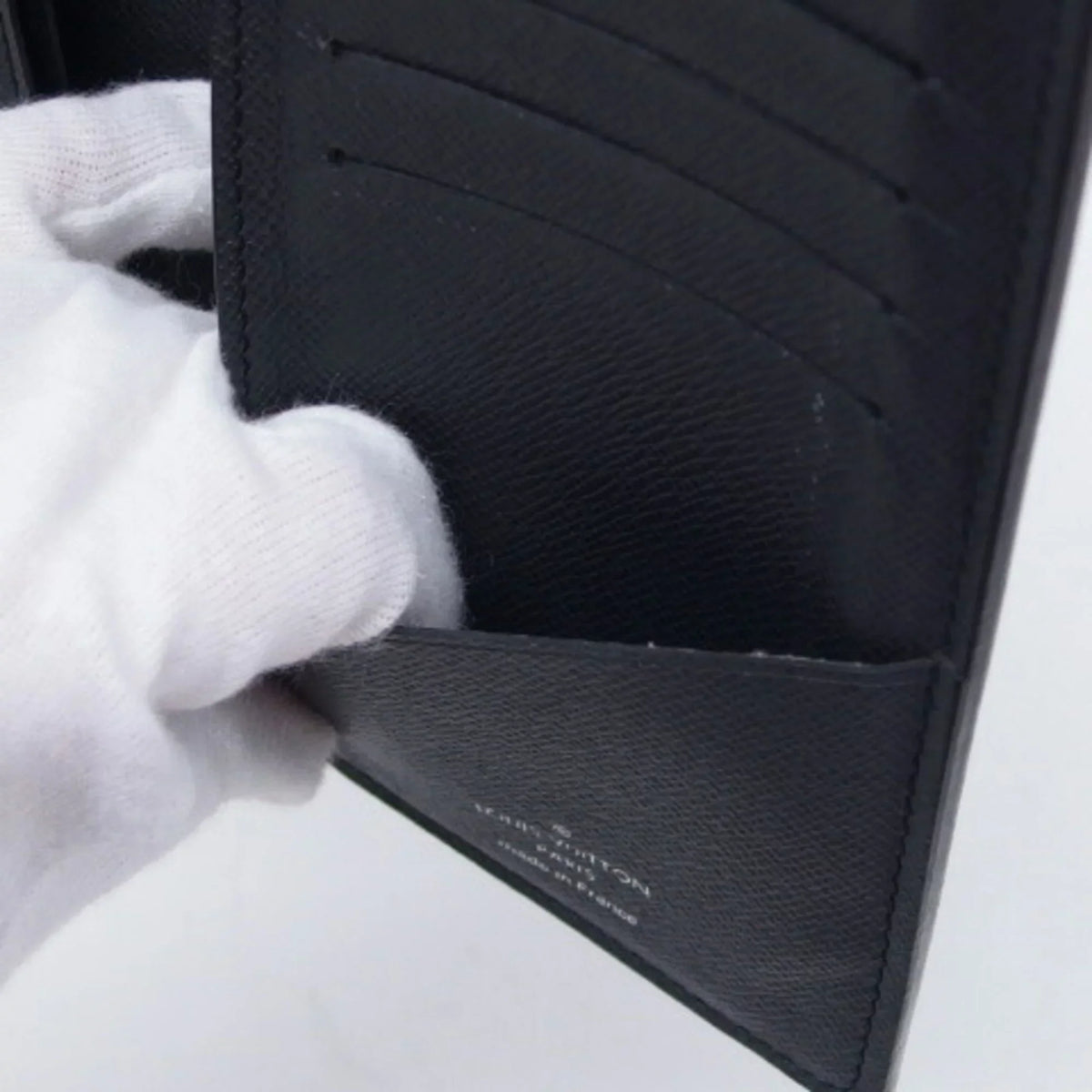 Billfold Taiga Pre-Owned Black Vuitton Long (Good) Wallet Bifold Louis