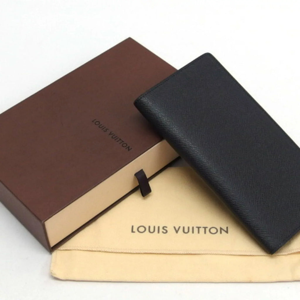 Billfold Taiga Pre-Owned Black Vuitton Long (Good) Wallet Bifold Louis