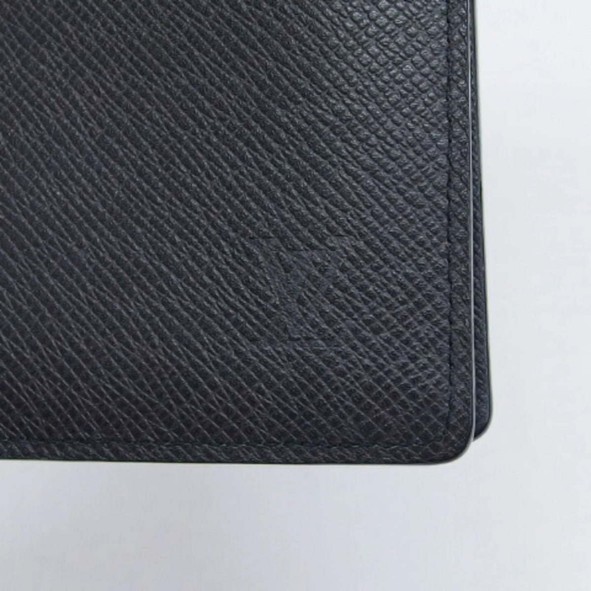 Billfold Taiga Pre-Owned Black Vuitton Long (Good) Wallet Bifold Louis