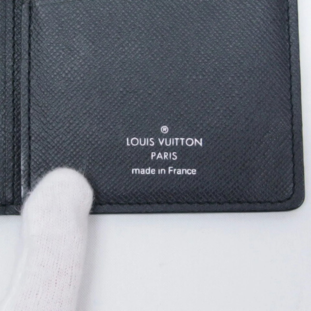 Billfold Taiga Pre-Owned Black Vuitton Long (Good) Wallet Bifold Louis